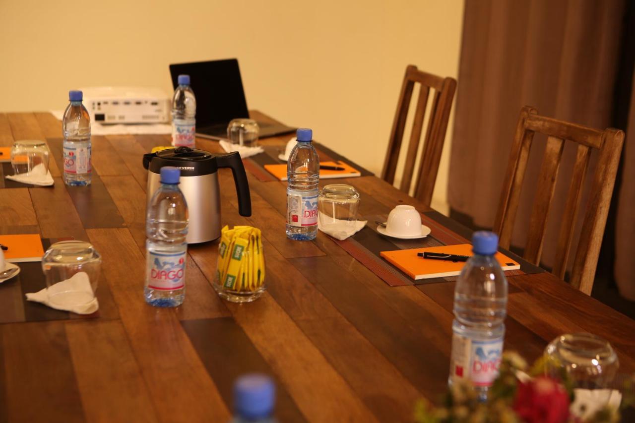 Au Bord De L'Eau Hotel Bamako Buitenkant foto