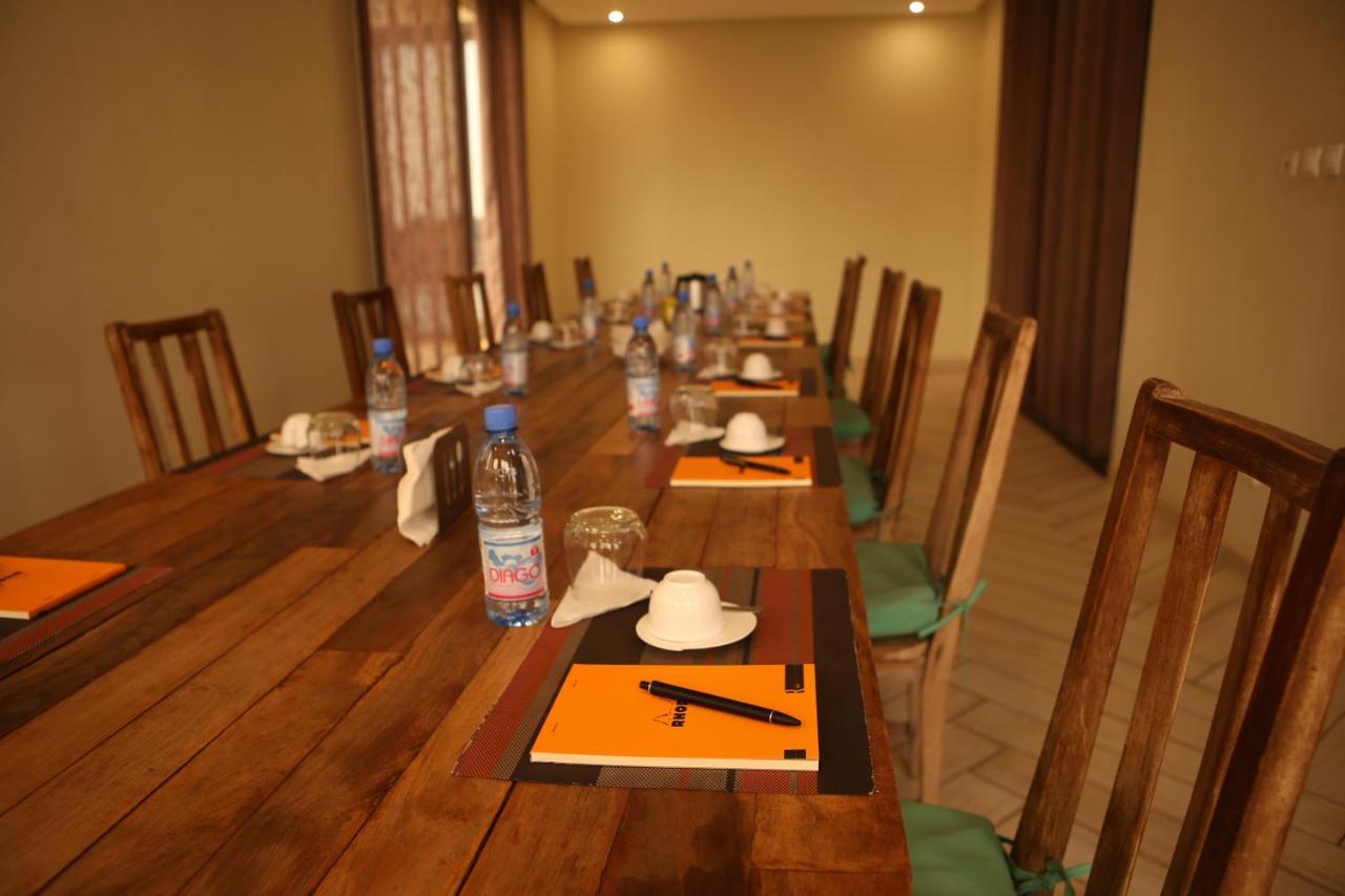 Au Bord De L'Eau Hotel Bamako Buitenkant foto