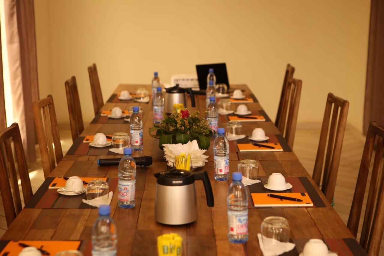 Au Bord De L'Eau Hotel Bamako Buitenkant foto