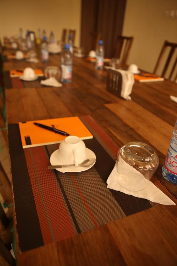 Au Bord De L'Eau Hotel Bamako Buitenkant foto