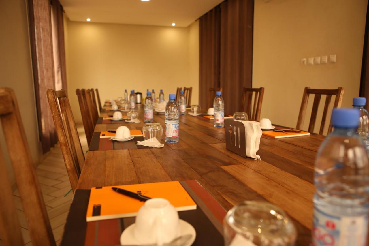 Au Bord De L'Eau Hotel Bamako Buitenkant foto